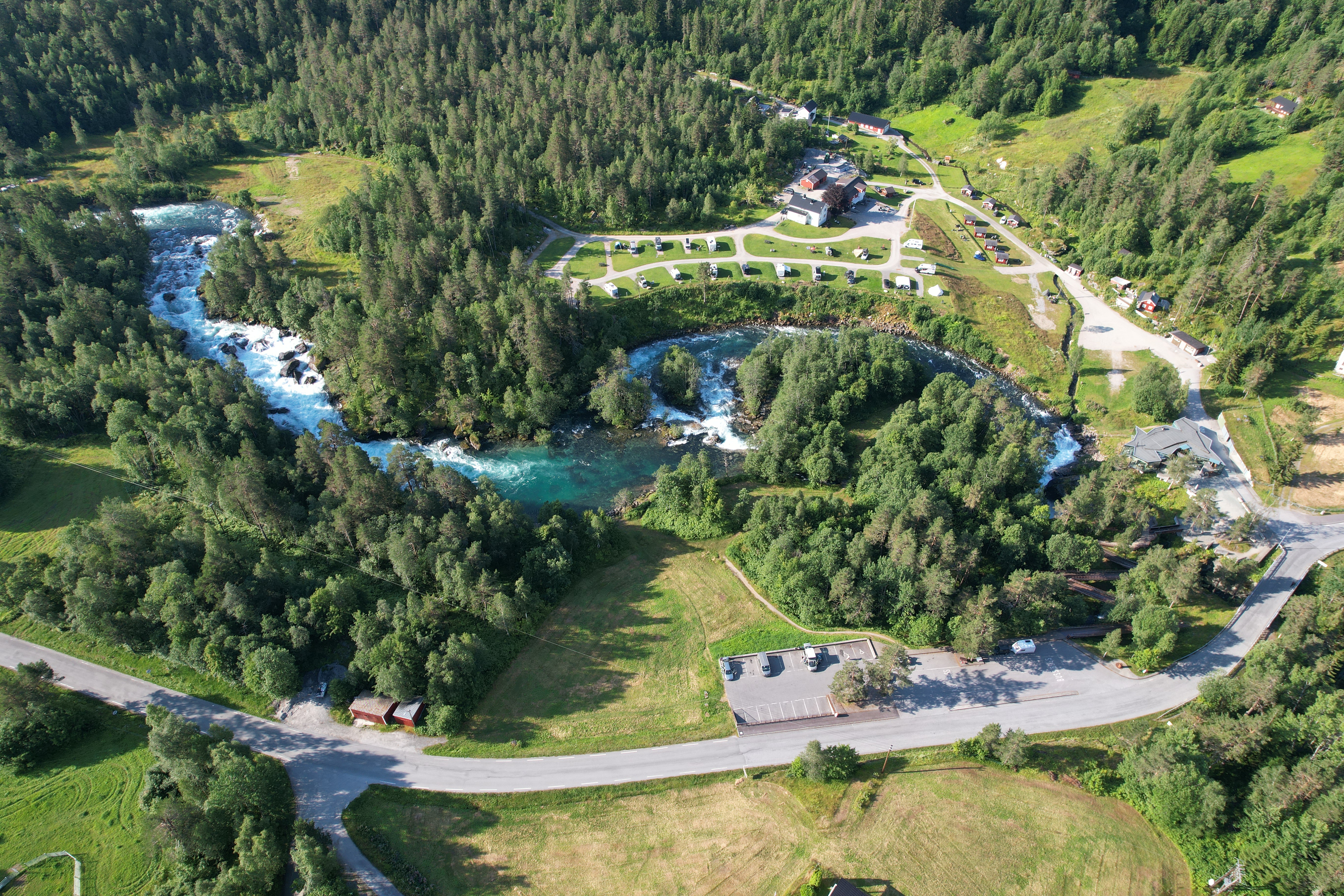 Stor oppstillingsplass for bobil og campingvogn